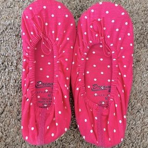 slippers from dreams&co, medium, pink with white polka dots